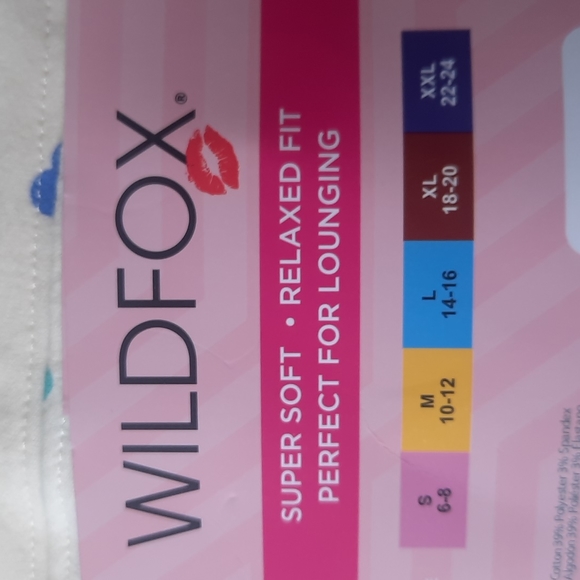 LAST ONE Wildfox Sweatshirt and Short Lounge Set with Pocke - Picture 2 of 7